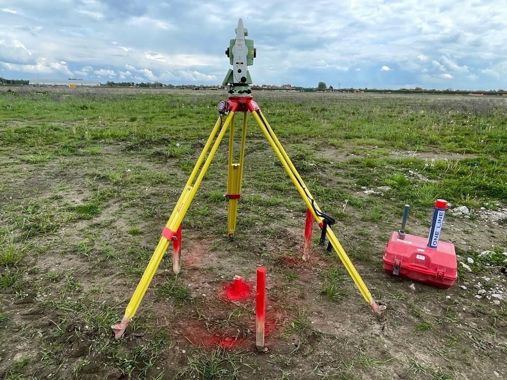 Secondary control established on a site protected by wooden pegs